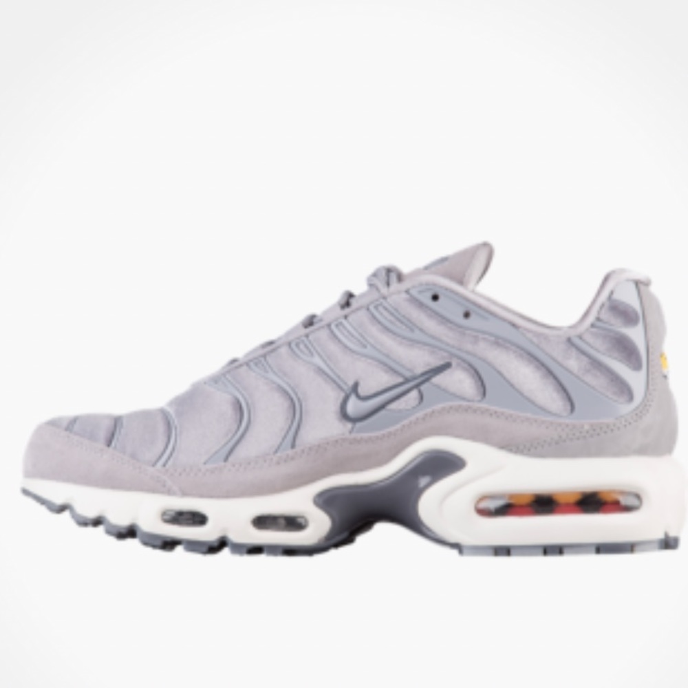 (SOLD) Nike Air Max Plus LX Velvet - Picture 3 of 7